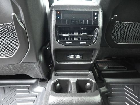 Used 2023 Jeep Grand Cherokee L Laredo image 37