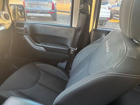 Used 2017 Jeep Wrangler Unlimited Sahara image 20