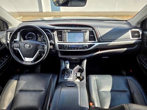 Used 2019 Toyota Highlander Limited Platinum AWD/4WD image 9