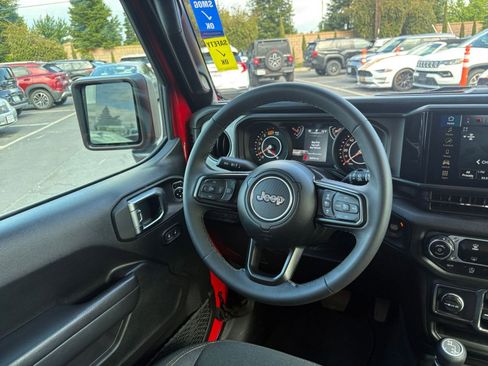 Used 2025 Jeep Wrangler Unlimited Sport AWD/4WD image 33
