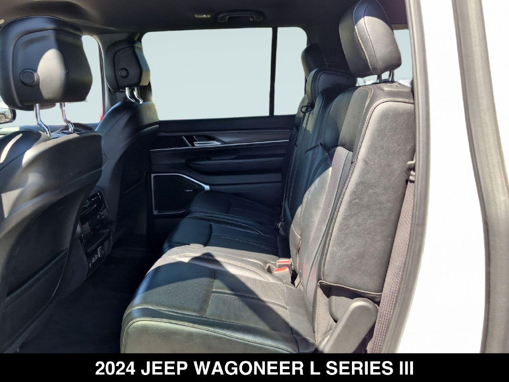 Used 2024 Jeep Wagoneer L Series III w/ Flexible Seating Group AWD/4WD image 16