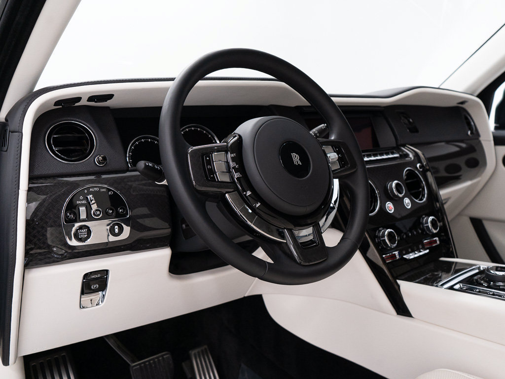 Certified 2022 Rolls-Royce Cullinan Black Badge w/ Dark Exterior Package AWD/4WD image 15