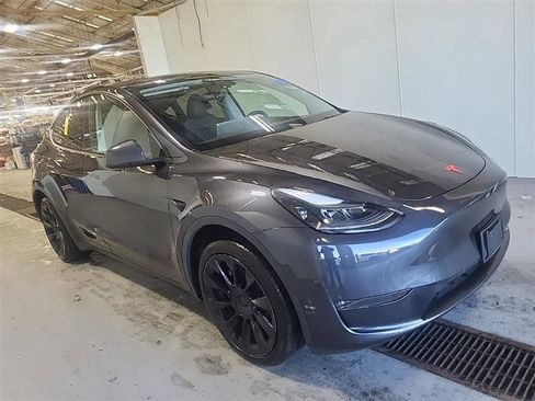 Used 2024 Tesla Model Y Long Range image 6