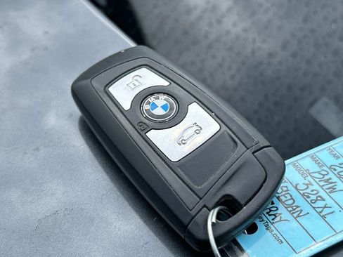 Used 2014 BMW 328i xDrive Sedan AWD/4WD image 10