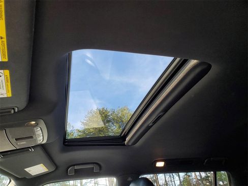 Certified 2022 Nissan Armada SL w/ Midnight Edition Package image 5