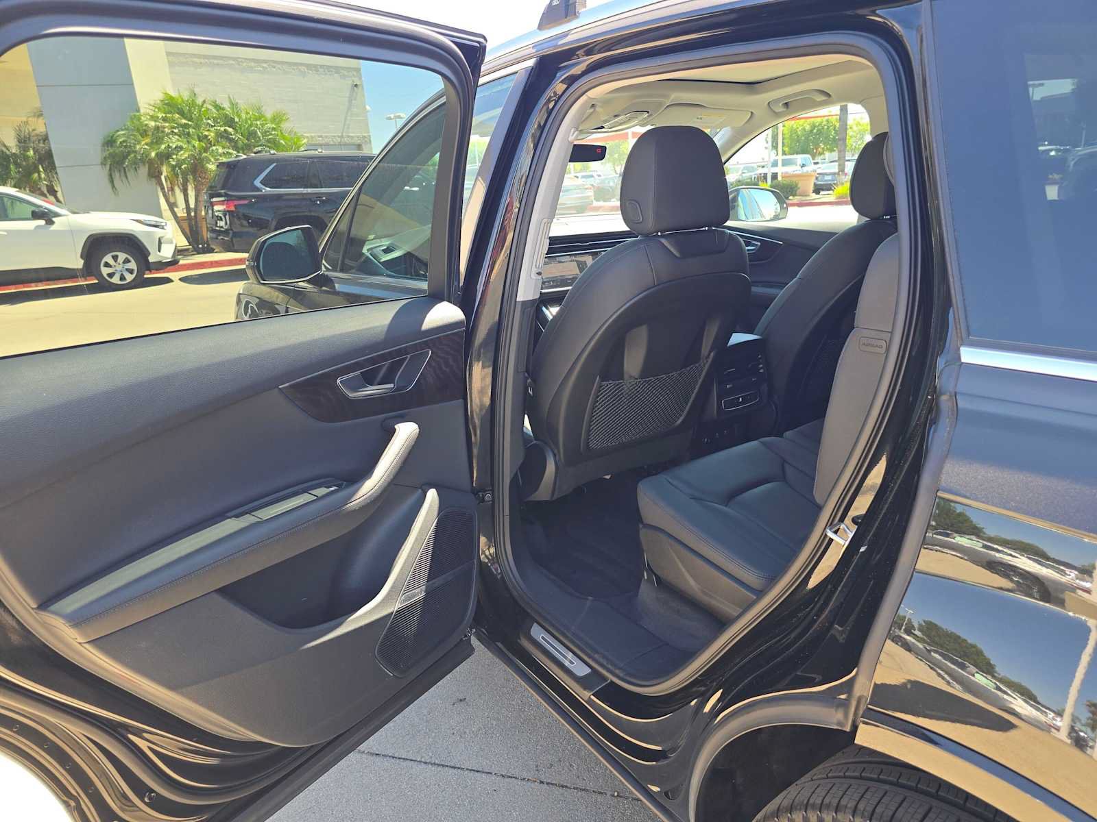 Used 2023 Audi Q7 3.0T Premium Plus w/ Premium Plus Package AWD/4WD image 17