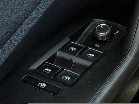 Used 2024 Volkswagen Jetta SE FWD image 26