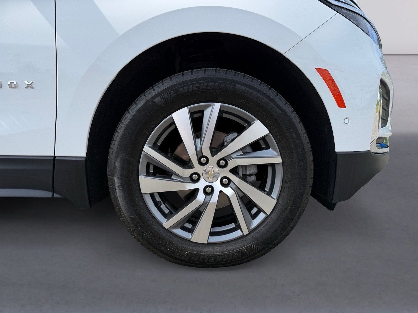 Used 2023 Chevrolet Equinox Premier AWD/4WD image 9