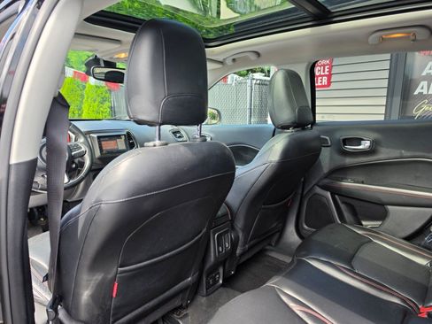 Used 2017 Jeep Compass Trailhawk w/ Leather Interior Group AWD/4WD image 28