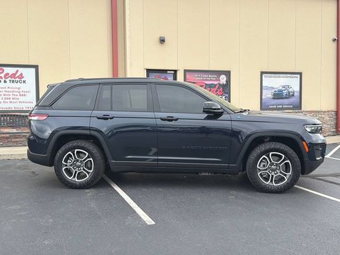 Used 2024 Jeep Grand Cherokee Trailhawk w/ Luxury Tech Group III AWD/4WD image 4