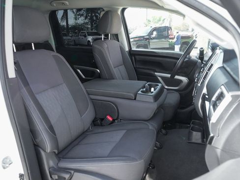 Used 2021 Nissan Titan SV image 32