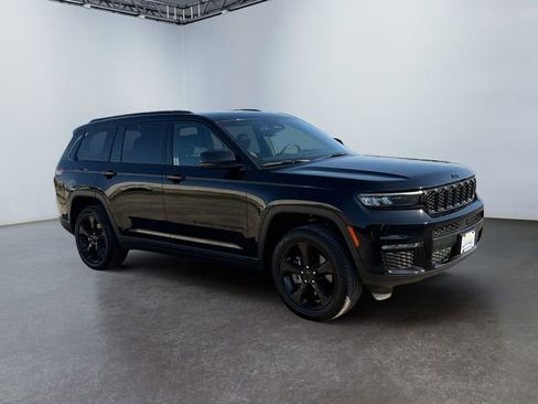 Used 2024 Jeep Grand Cherokee L Limited w/ Black Appearance Package AWD/4WD image 7