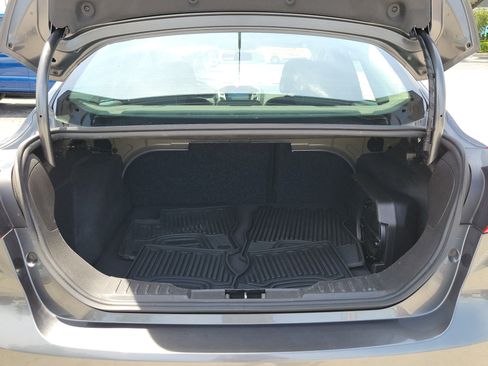 Used 2017 Ford Focus SEL w/ Cold Weather Package FWD image 10