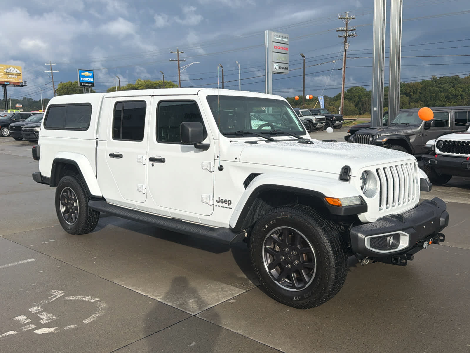 Used 2023 Jeep Gladiator Overland w/ LED Lighting Group AWD/4WD image 1