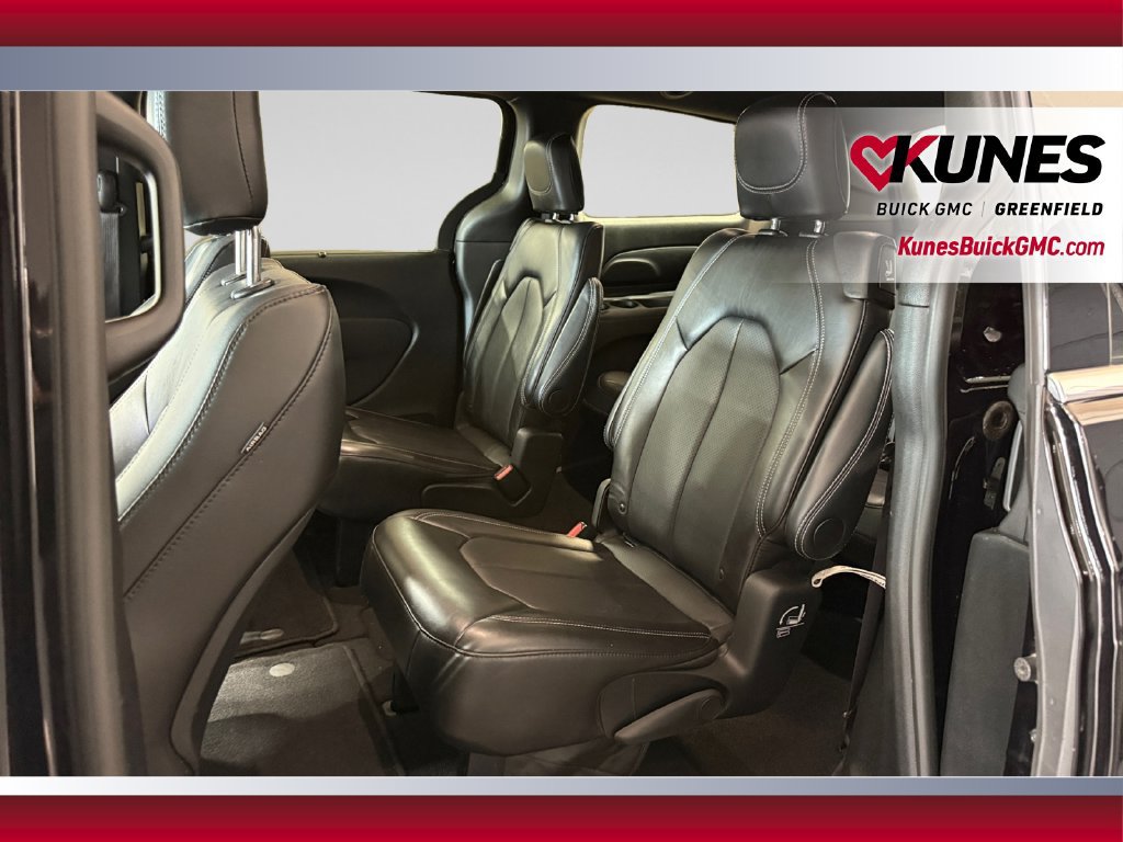 Used 2025 Chrysler Pacifica Select FWD image 33