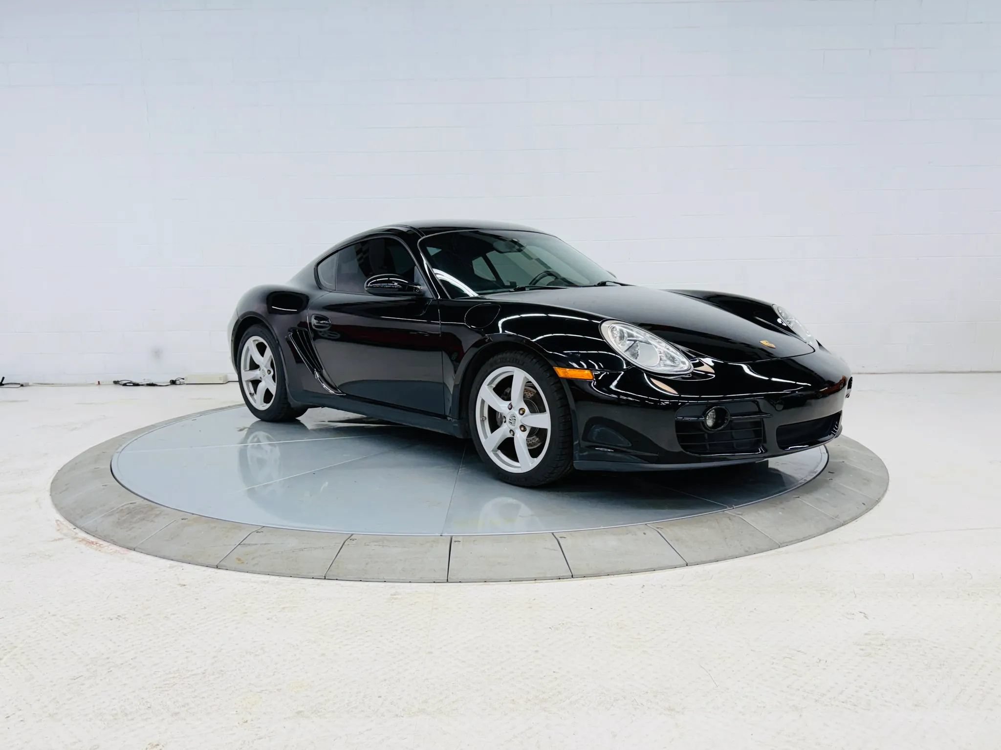 Used 2007 Porsche Cayman RWD image 2