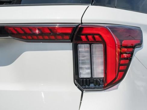 Used 2025 Ford Explorer Platinum w/ Ultimate Package AWD/4WD image 7