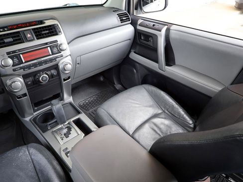 Used 2011 Toyota 4Runner SR5 w/ Convenience Pkg image 18