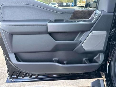 New 2026 Ford F250 Lariat w/ Black Appearance Package image 22