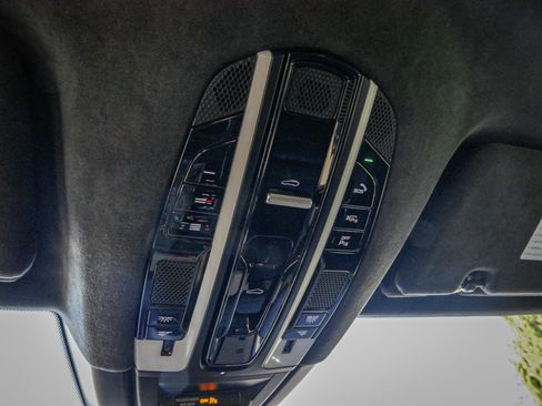 Used 2021 Porsche Cayenne Turbo S image 27