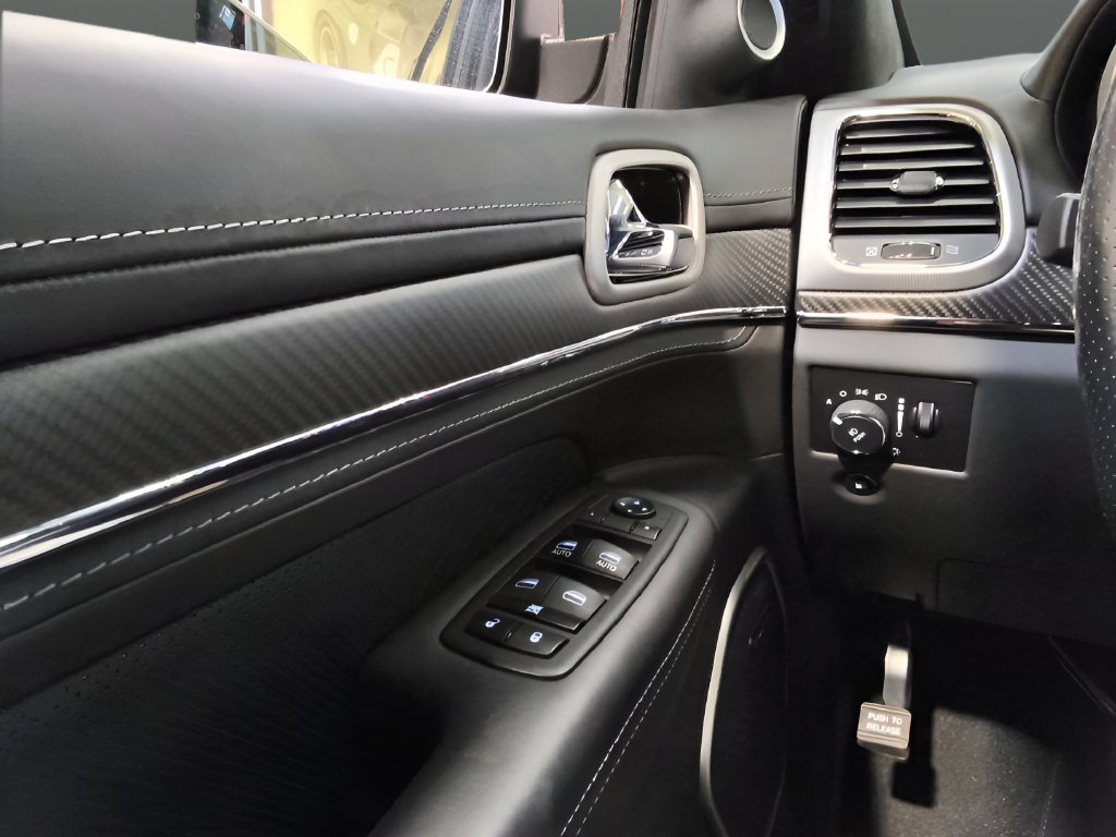 Used 2019 Jeep Grand Cherokee SRT AWD/4WD image 19