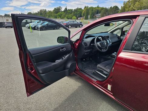 Used 2017 Nissan Leaf SV FWD image 20