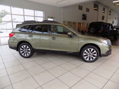 Used 2016 Subaru Outback 2.5i Limited AWD/4WD image 4