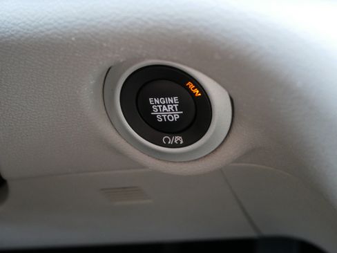 Used 2022 Chrysler Pacifica Touring-L FWD image 27