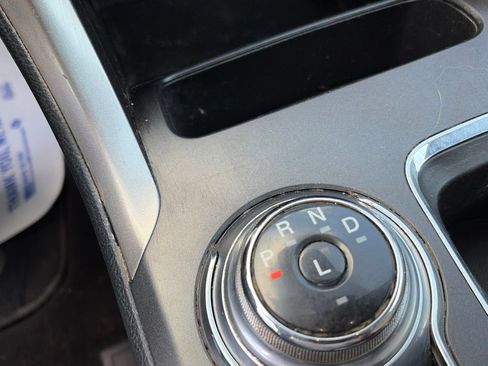 Used 2020 Ford Fusion SE FWD image 15