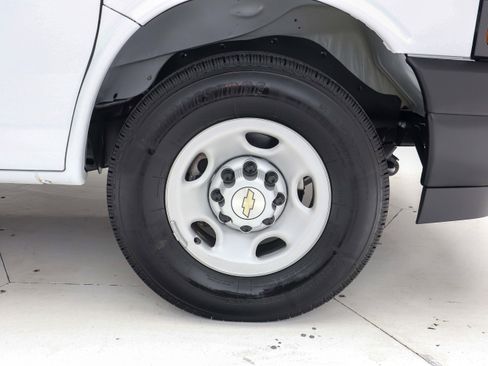 Used 2025 Chevrolet Express 3500 LS image 28
