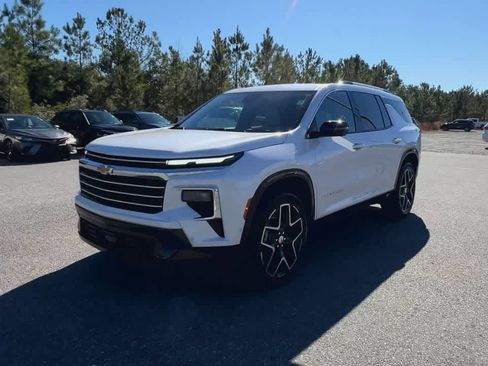 Used 2025 Chevrolet Traverse High Country w/ LPO, Floor Liner Package image 4