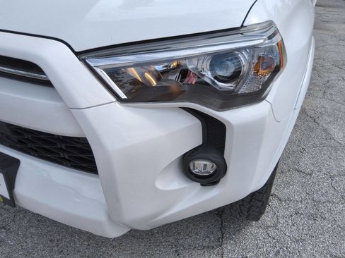 Used 2022 Toyota 4Runner SR5 Premium w/ Moonroof Package RWD image 9
