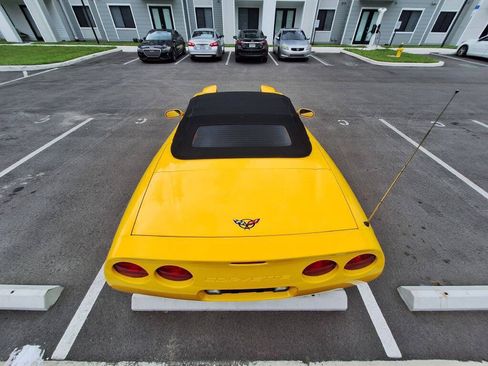 Used 2001 Chevrolet Corvette Convertible w/ Preferred Equipment Group2 RWD image 16