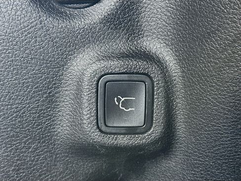 Used 2020 Jeep Compass Latitude FWD image 28