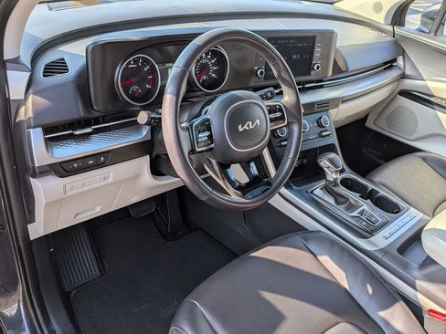 Used 2024 Kia Carnival LX image 16