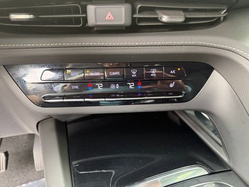 Used 2023 Buick Envision Essence AWD/4WD image 27
