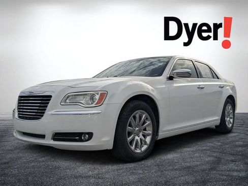 Used 2014 Chrysler 300 C RWD image 8