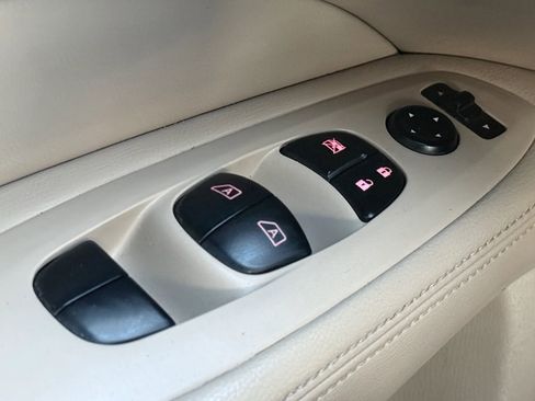 Used 2016 Nissan Pathfinder SL w/ Cargo Package image 24