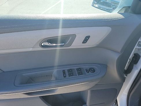 Used 2016 Chevrolet Traverse LT image 15
