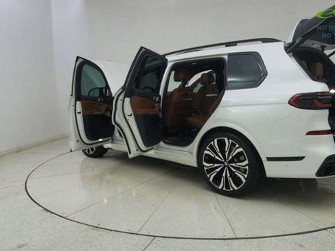 Used 2025 BMW X7 M60i AWD/4WD image 77