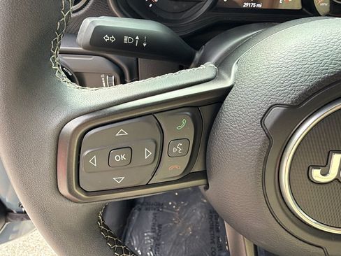 Used 2025 Jeep Wrangler Unlimited Rubicon AWD/4WD image 27