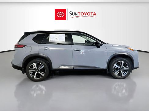 Used 2025 Nissan Rogue SL w/ SL Premium Package FWD image 2