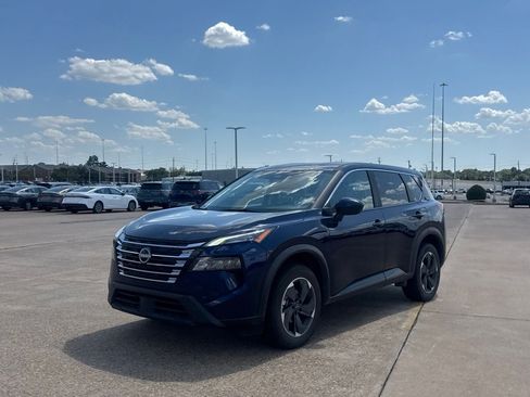 Certified 2025 Nissan Rogue SV AWD/4WD image 9