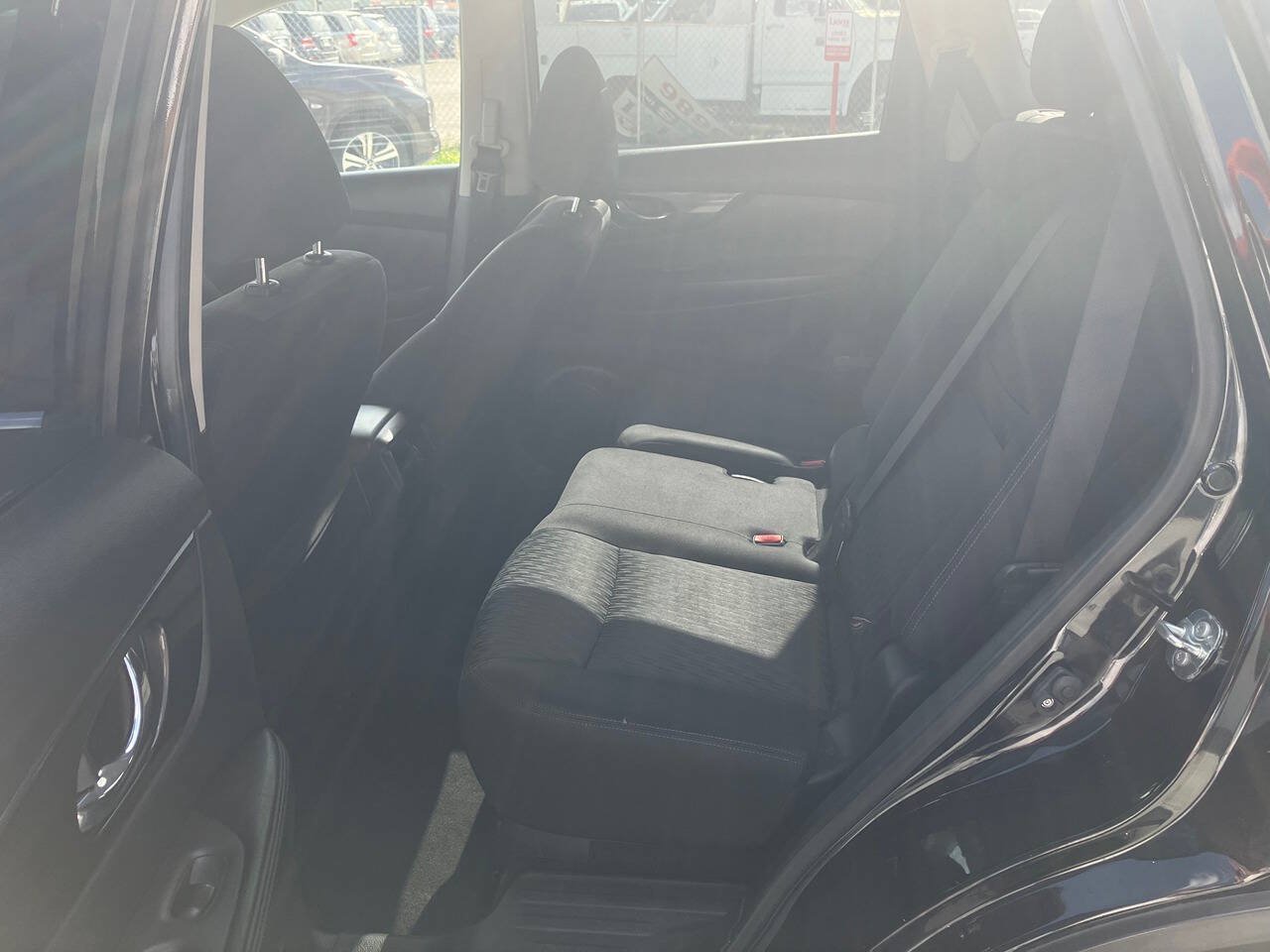 Used 2020 Nissan Rogue SV FWD image 15