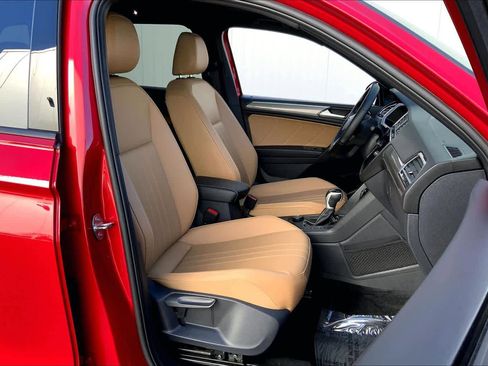 Used 2024 Volkswagen Tiguan SE R-Line image 8