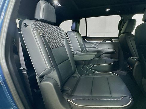 Used 2025 GMC Acadia Denali w/ Super Cruise Package AWD/4WD image 29