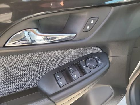 Used 2025 Chevrolet TrailBlazer LT AWD/4WD image 17