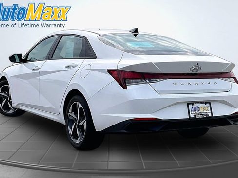 Used 2023 Hyundai Elantra SEL w/ Convenience Package FWD image 5