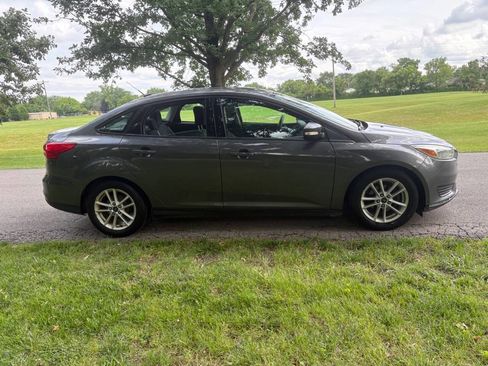 Used 2015 Ford Focus SE FWD image 12