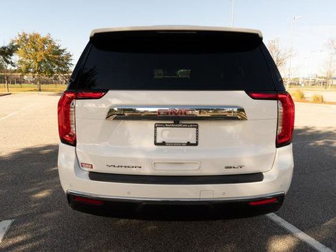 Used 2023 GMC Yukon XL SLT image 4